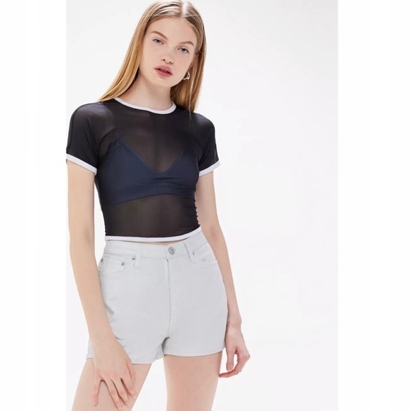 UO BDG Girlfriend High-Waisted Denim Short – Shimmer Denim - Picture 2 of 11